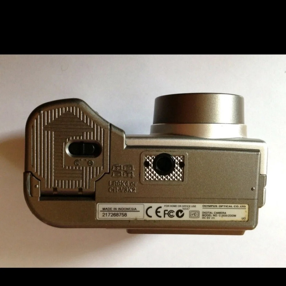 Olympus C-3020 Zoom 3.2MP Digital Camera - Metallic Silver USB Connect